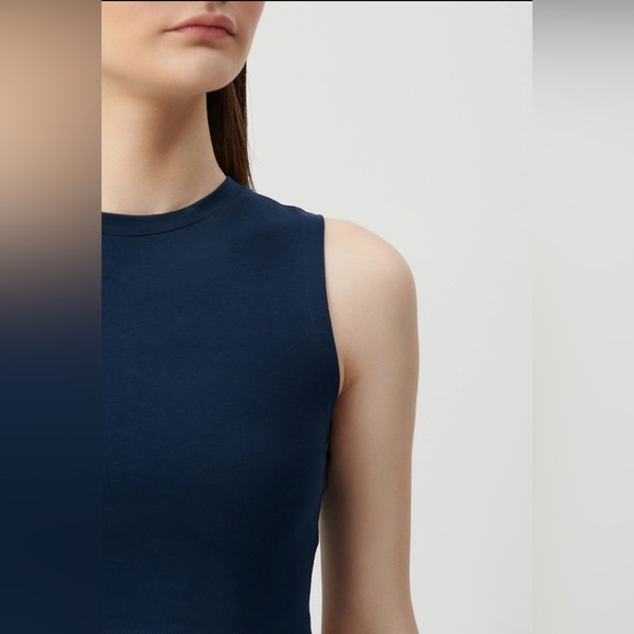 Mustt Have Lilie Crop. - Picture 3 of 5